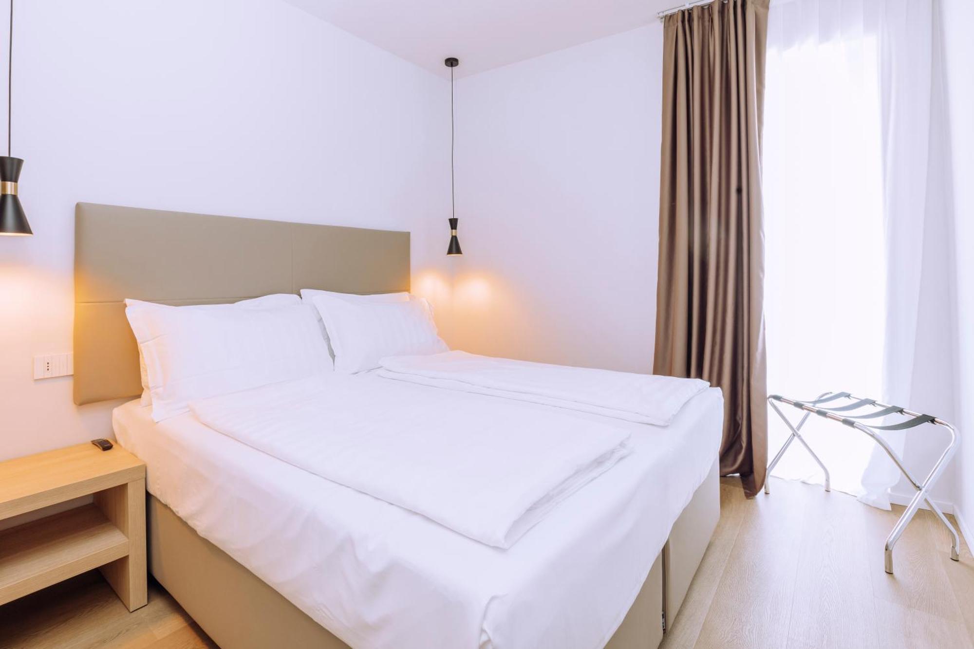 Ah Porticcioli Boutique Apartments San Felice del Benaco Exteriör bild
