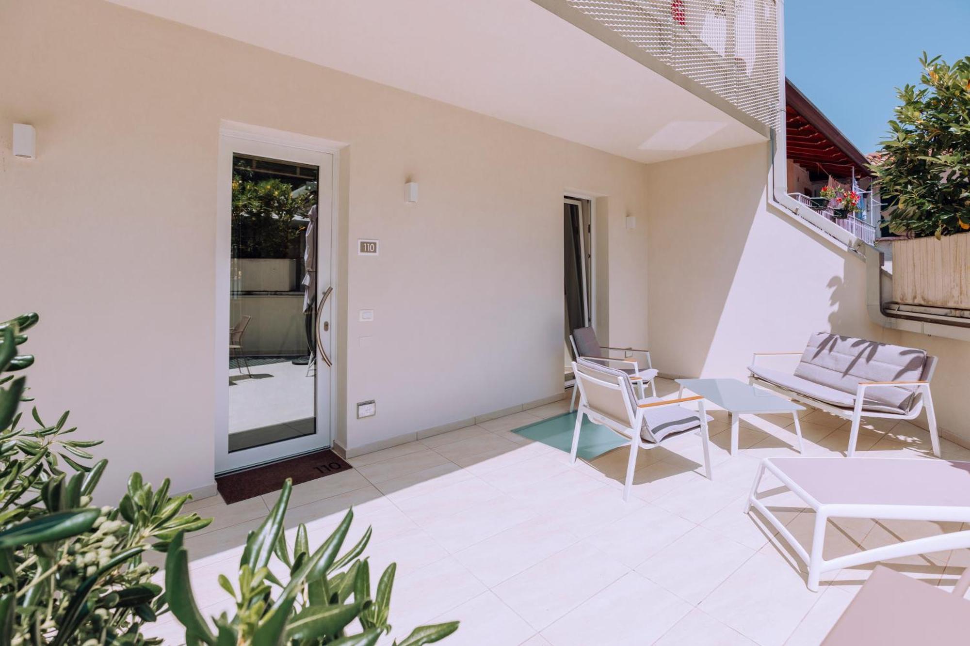Ah Porticcioli Boutique Apartments San Felice del Benaco Exteriör bild