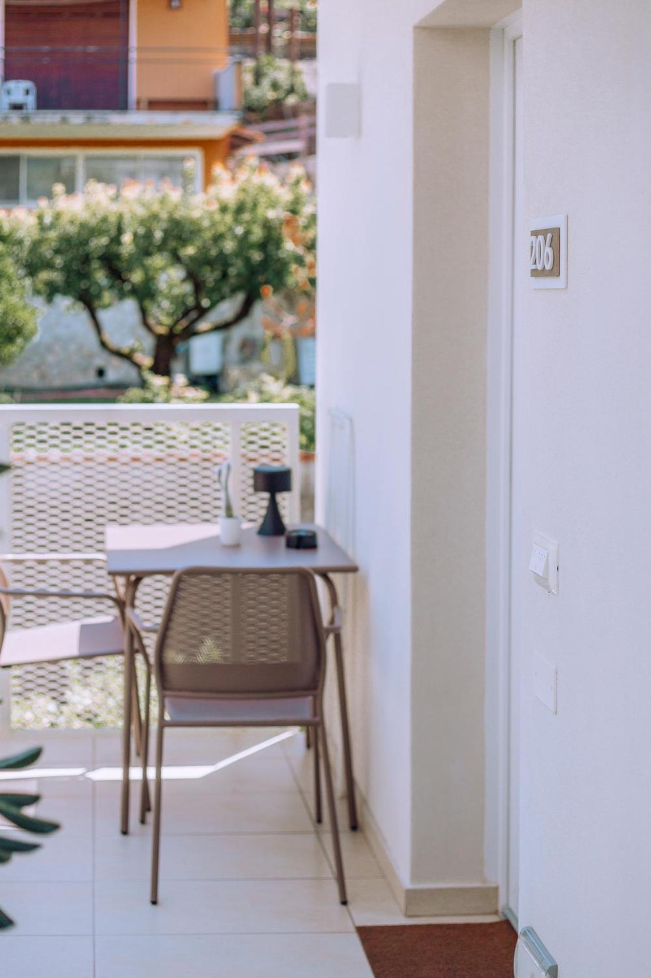 Ah Porticcioli Boutique Apartments San Felice del Benaco Exteriör bild